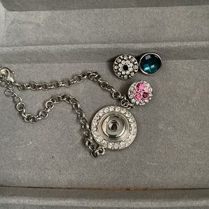 Interchangeable snap dot fashion jewelry bracelet and 3 snaps included